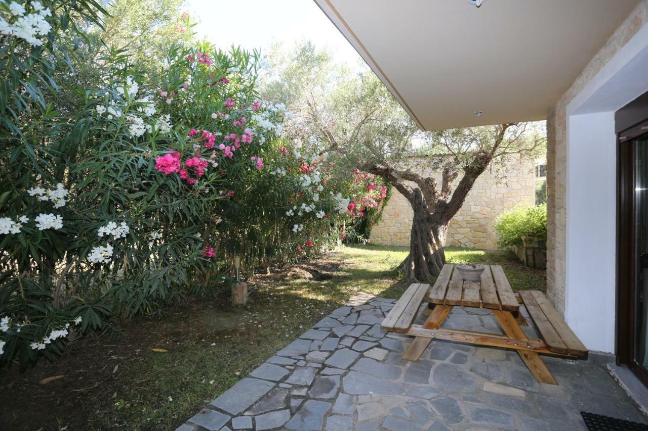 Villa Argo 3 - Beachfront, Big Gardens, Location! Pefkochori Eksteriør bilde