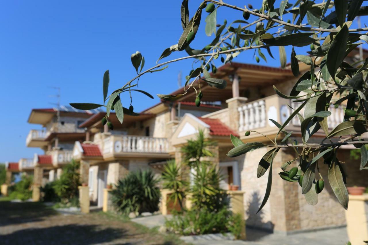 Villa Argo 3 - Beachfront, Big Gardens, Location! Pefkochori Eksteriør bilde