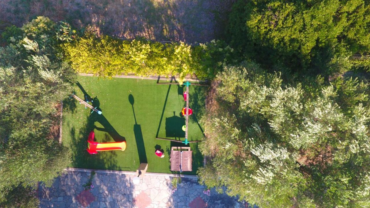 Villa Argo 3 - Beachfront, Big Gardens, Location! Pefkochori Eksteriør bilde