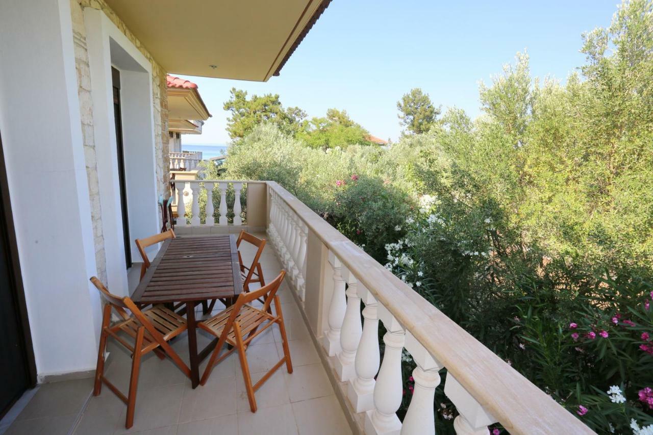 Villa Argo 3 - Beachfront, Big Gardens, Location! Pefkochori Eksteriør bilde
