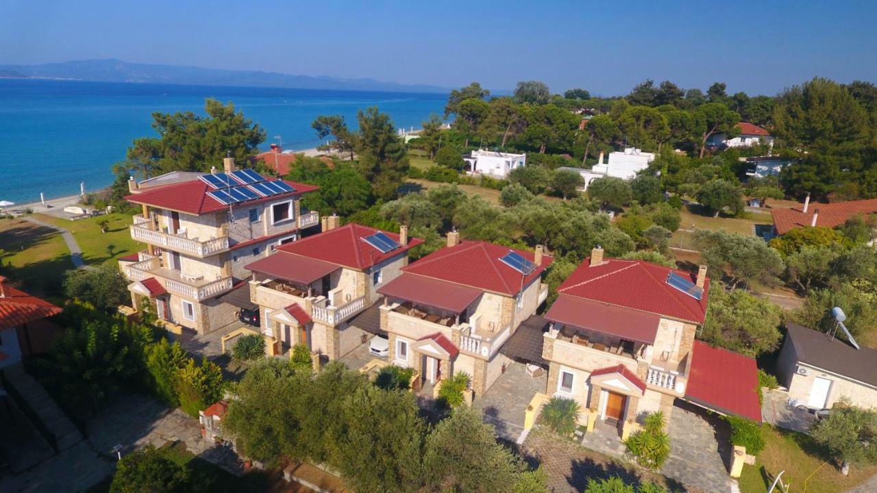 Villa Argo 3 - Beachfront, Big Gardens, Location! Pefkochori Eksteriør bilde