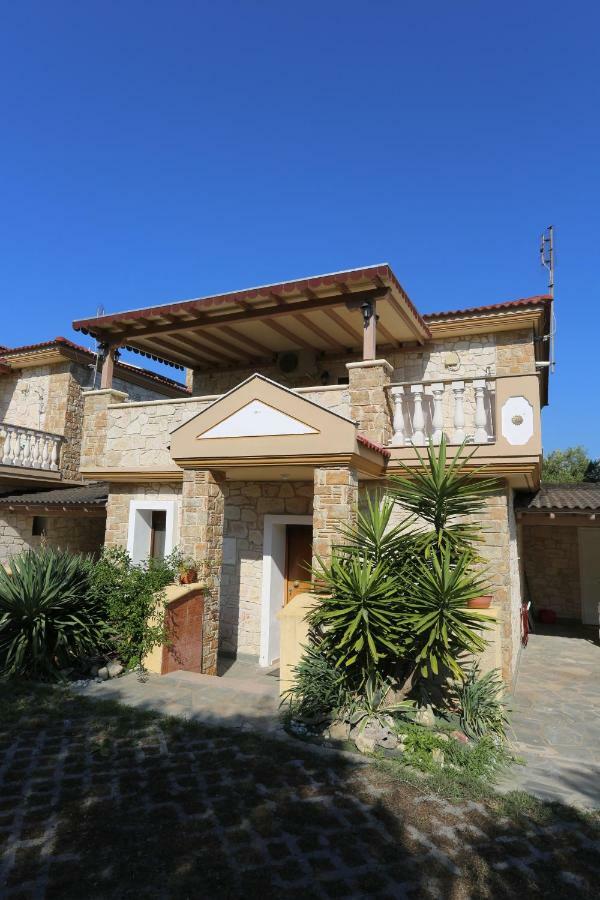 Villa Argo 3 - Beachfront, Big Gardens, Location! Pefkochori Eksteriør bilde