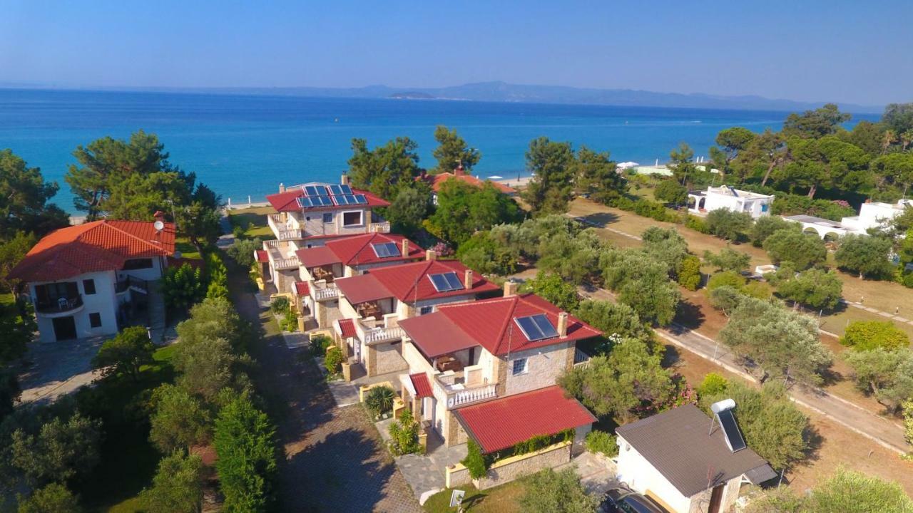 Villa Argo 3 - Beachfront, Big Gardens, Location! Pefkochori Eksteriør bilde