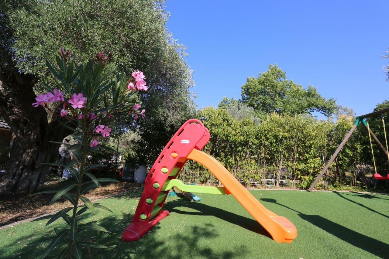 Villa Argo 3 - Beachfront, Big Gardens, Location! Pefkochori Eksteriør bilde