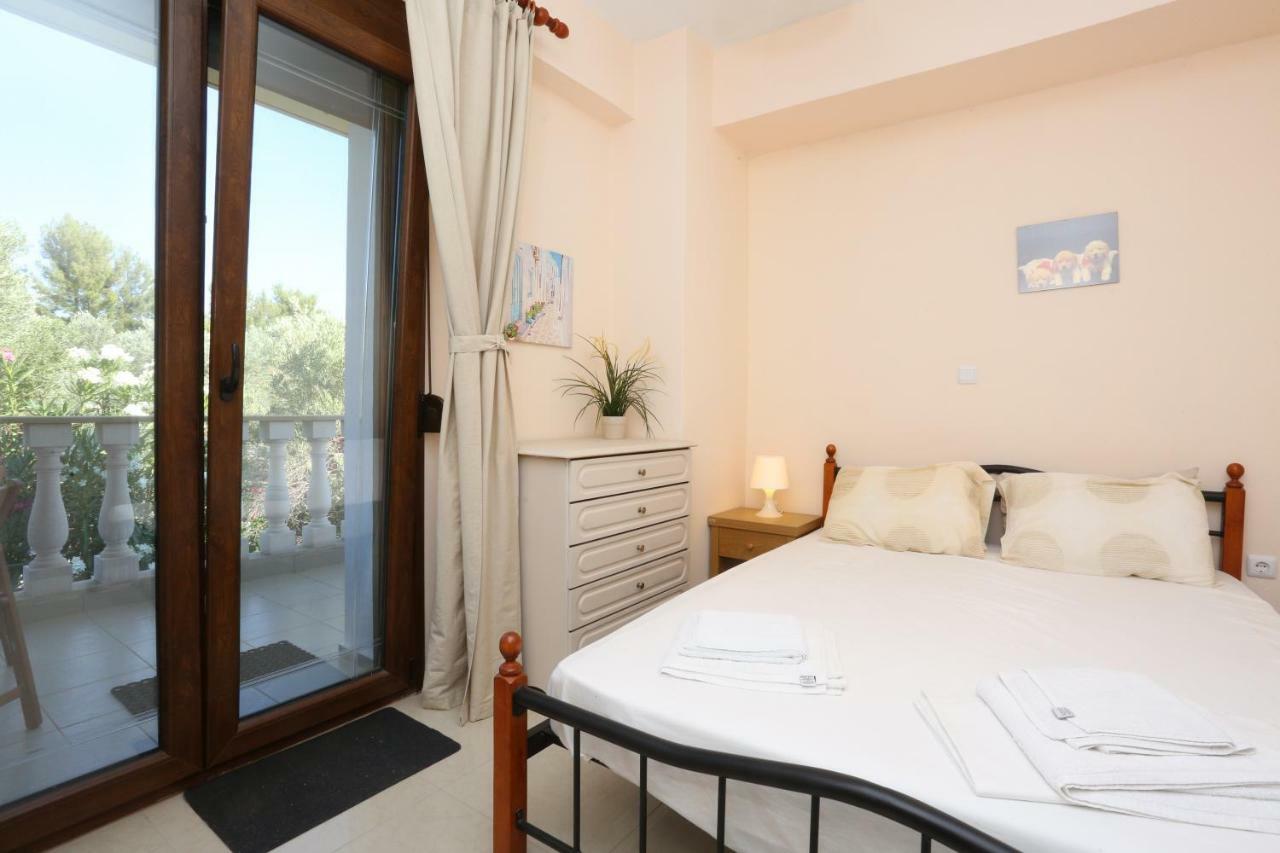 Villa Argo 3 - Beachfront, Big Gardens, Location! Pefkochori Eksteriør bilde