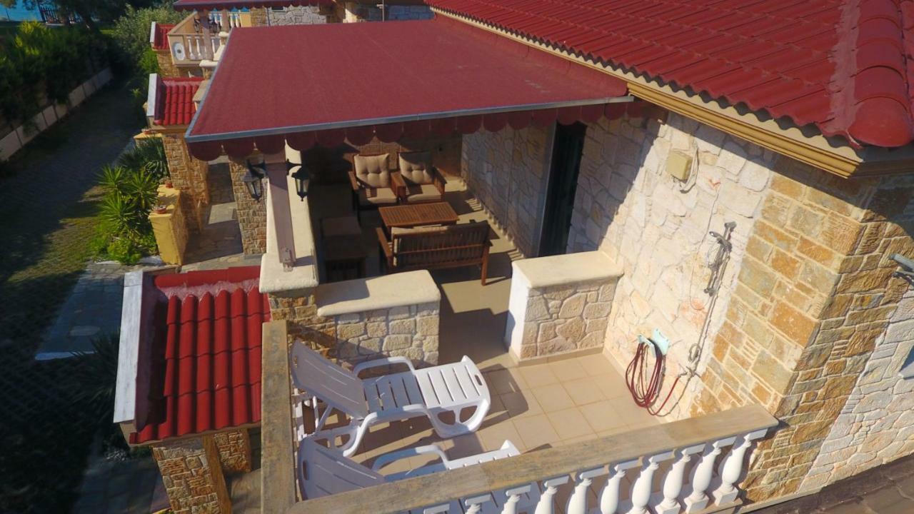 Villa Argo 3 - Beachfront, Big Gardens, Location! Pefkochori Eksteriør bilde