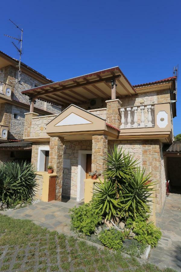 Villa Argo 3 - Beachfront, Big Gardens, Location! Pefkochori Eksteriør bilde