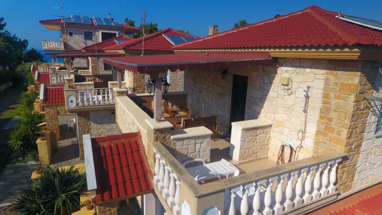 Villa Argo 3 - Beachfront, Big Gardens, Location! Pefkochori Eksteriør bilde