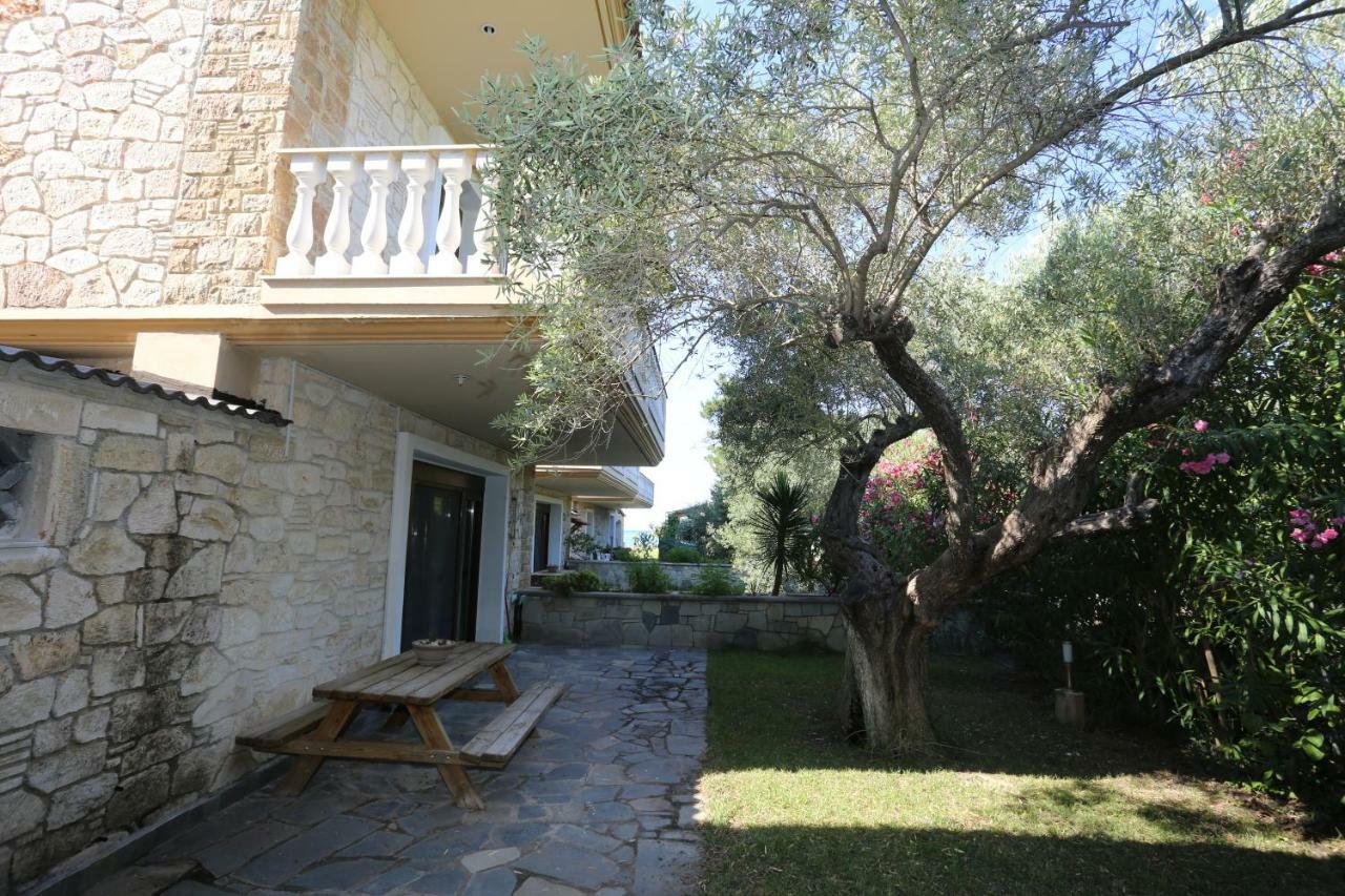 Villa Argo 3 - Beachfront, Big Gardens, Location! Pefkochori Eksteriør bilde
