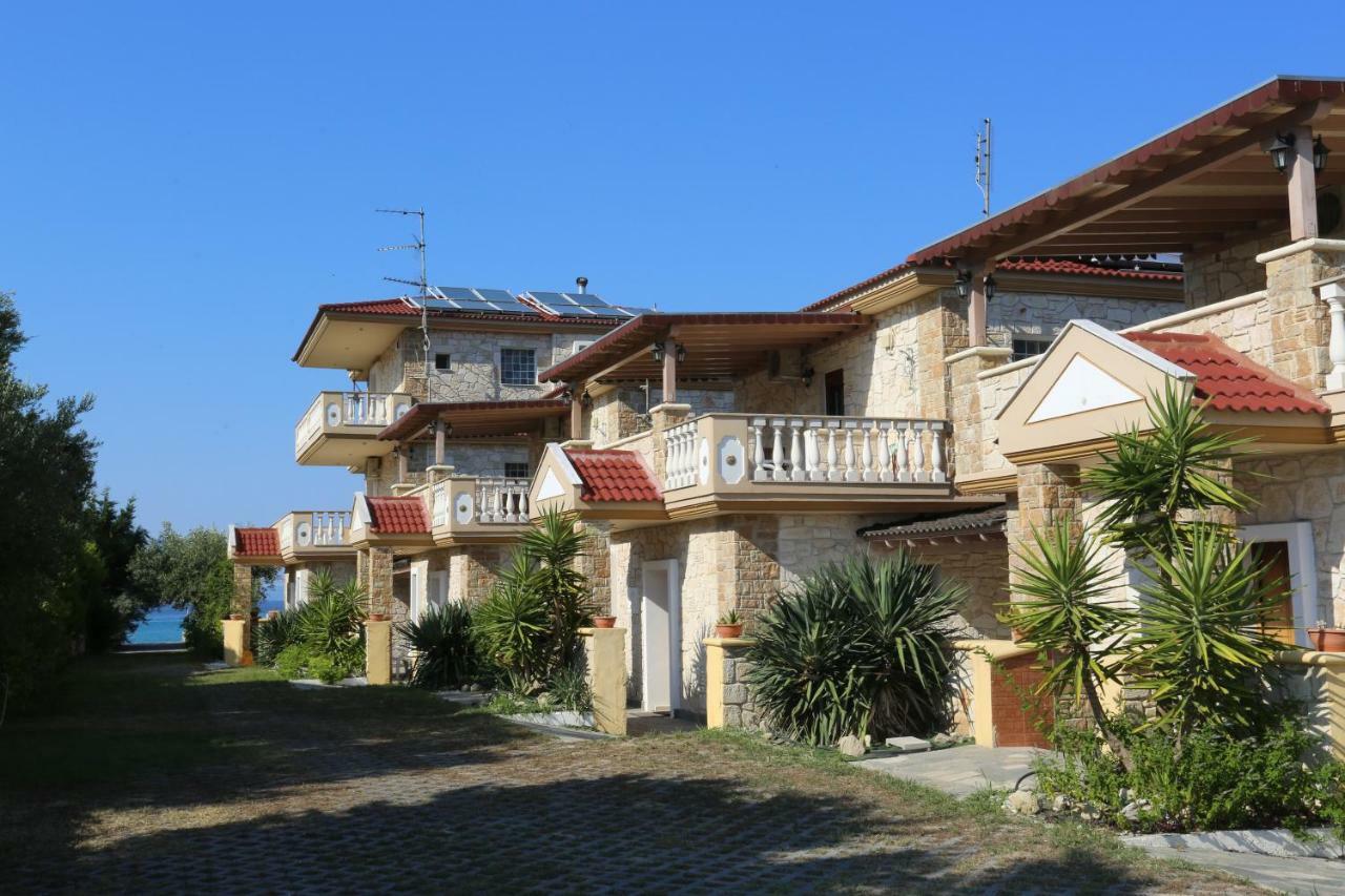 Villa Argo 3 - Beachfront, Big Gardens, Location! Pefkochori Eksteriør bilde