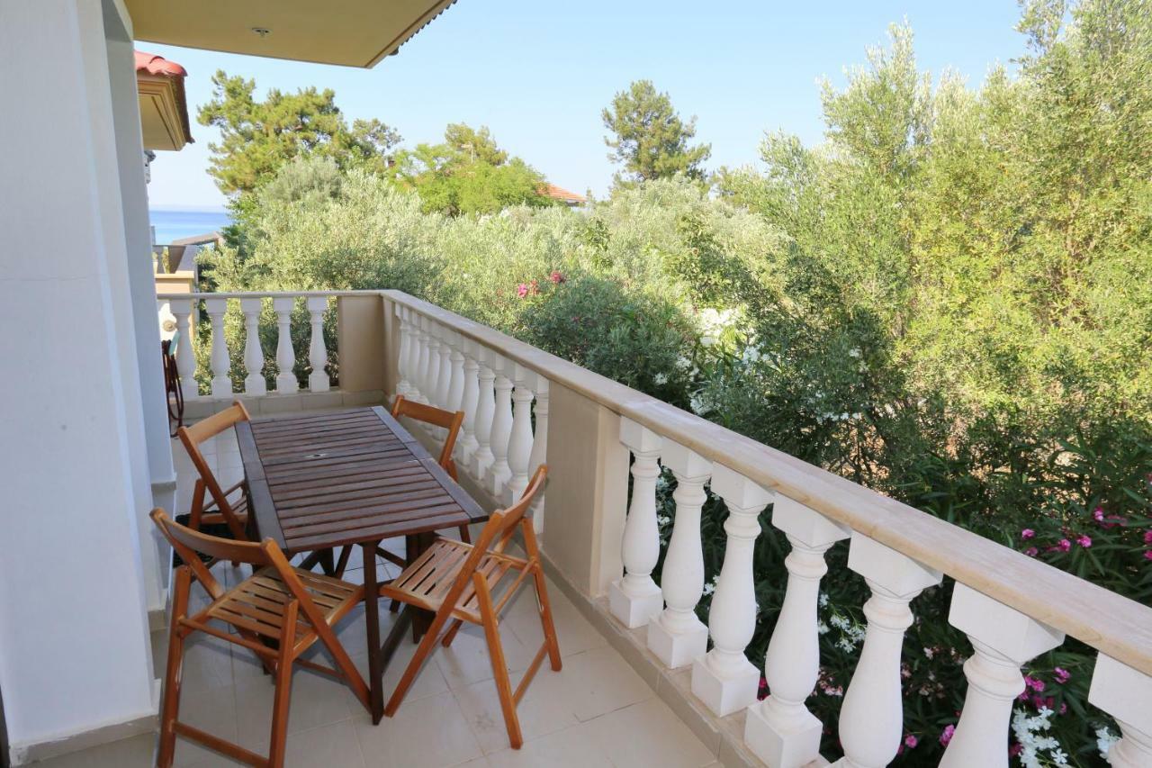 Villa Argo 3 - Beachfront, Big Gardens, Location! Pefkochori Eksteriør bilde