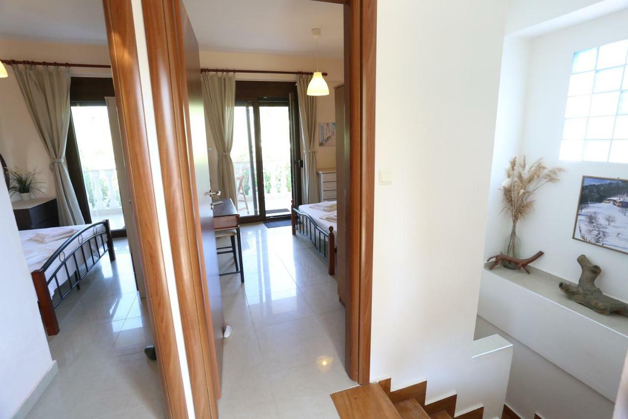 Villa Argo 3 - Beachfront, Big Gardens, Location! Pefkochori Eksteriør bilde