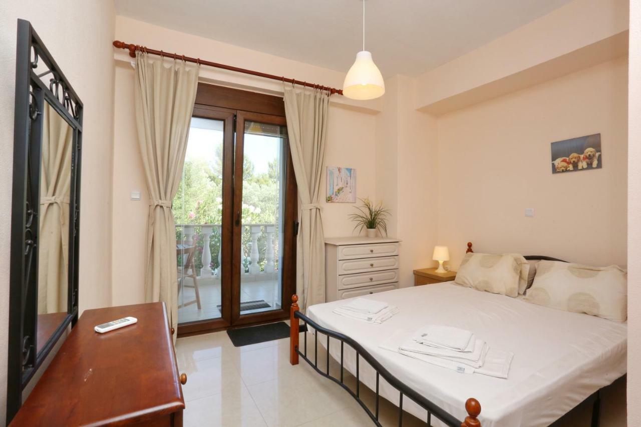 Villa Argo 3 - Beachfront, Big Gardens, Location! Pefkochori Eksteriør bilde