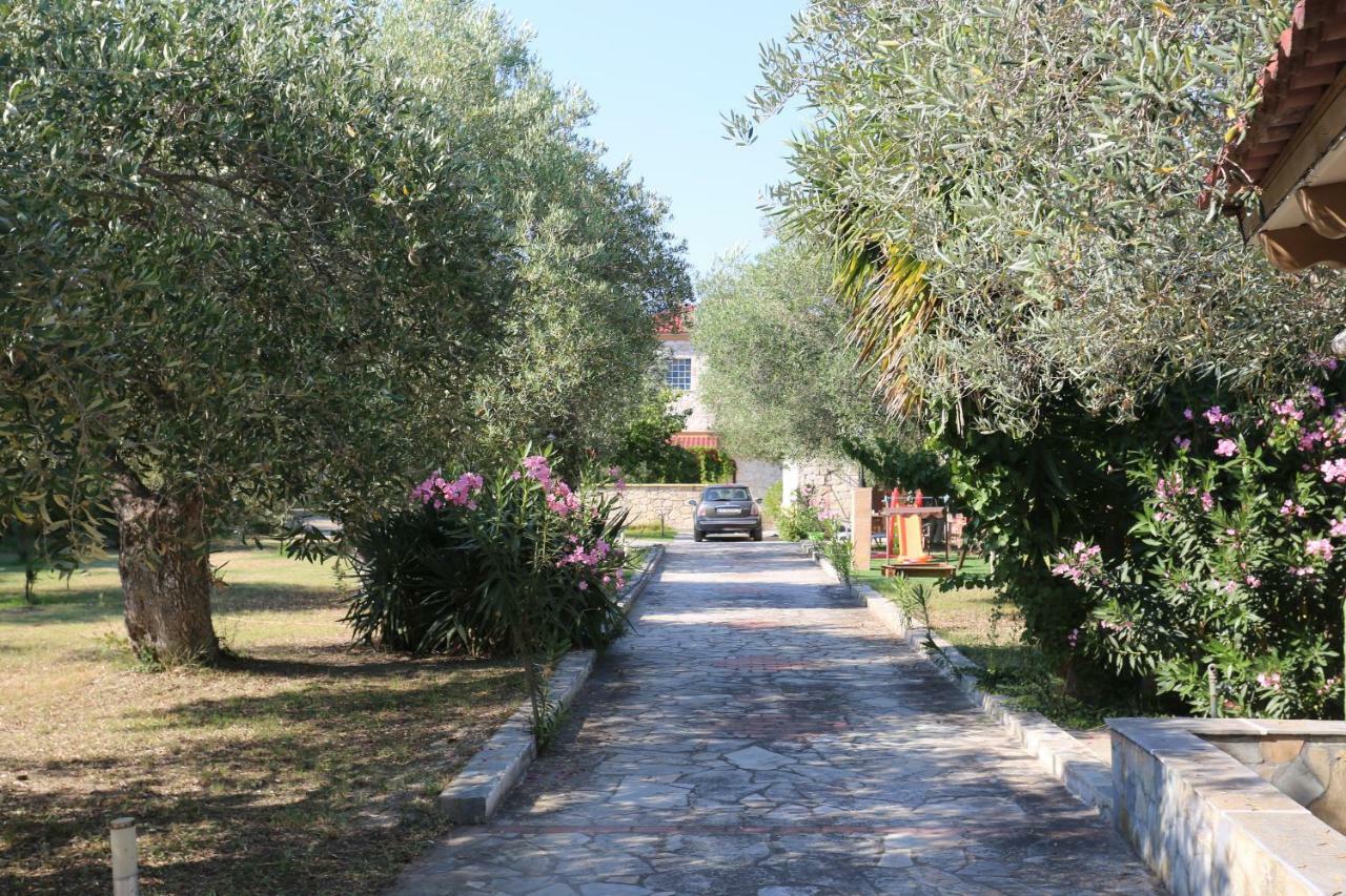 Villa Argo 3 - Beachfront, Big Gardens, Location! Pefkochori Eksteriør bilde