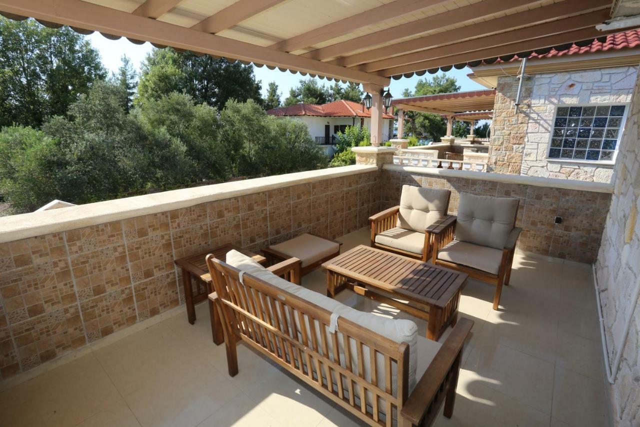 Villa Argo 3 - Beachfront, Big Gardens, Location! Pefkochori Eksteriør bilde