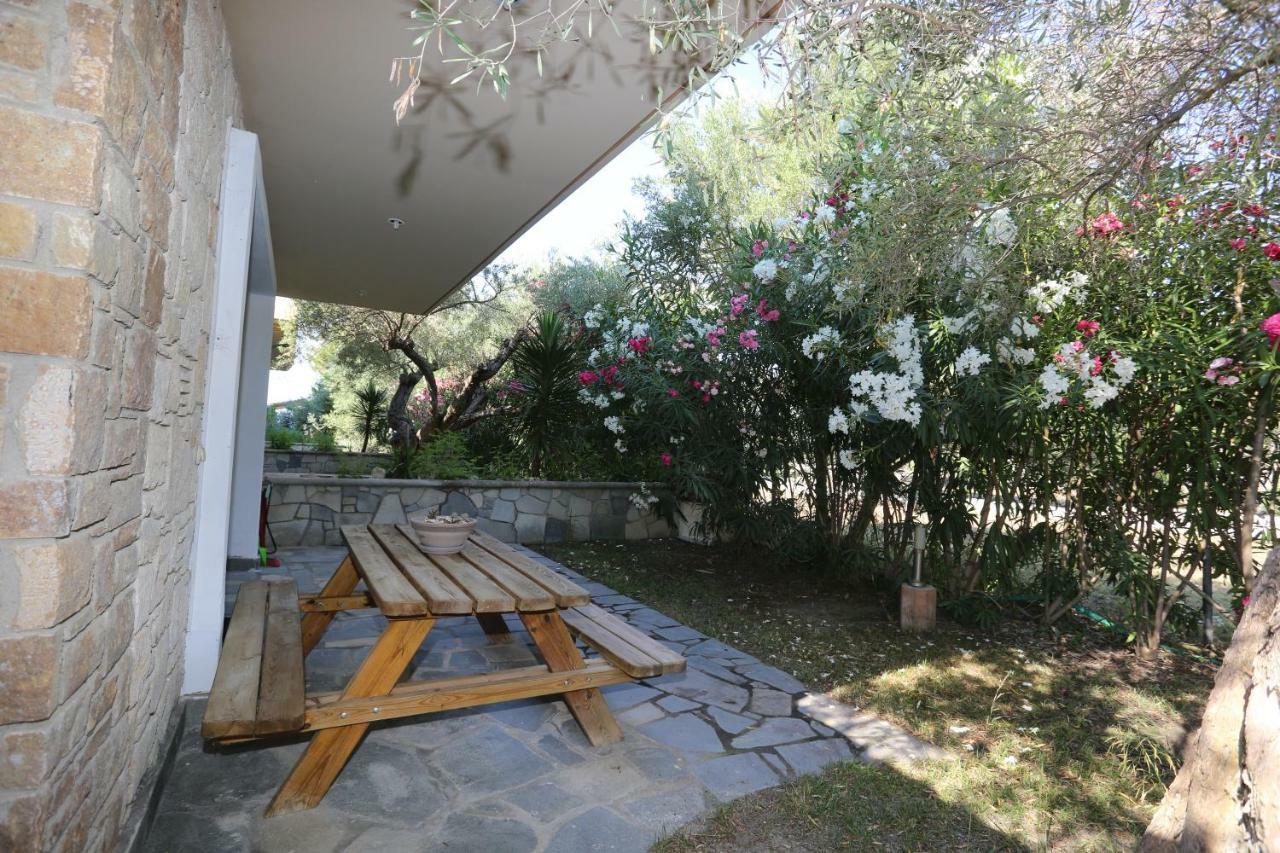 Villa Argo 3 - Beachfront, Big Gardens, Location! Pefkochori Eksteriør bilde